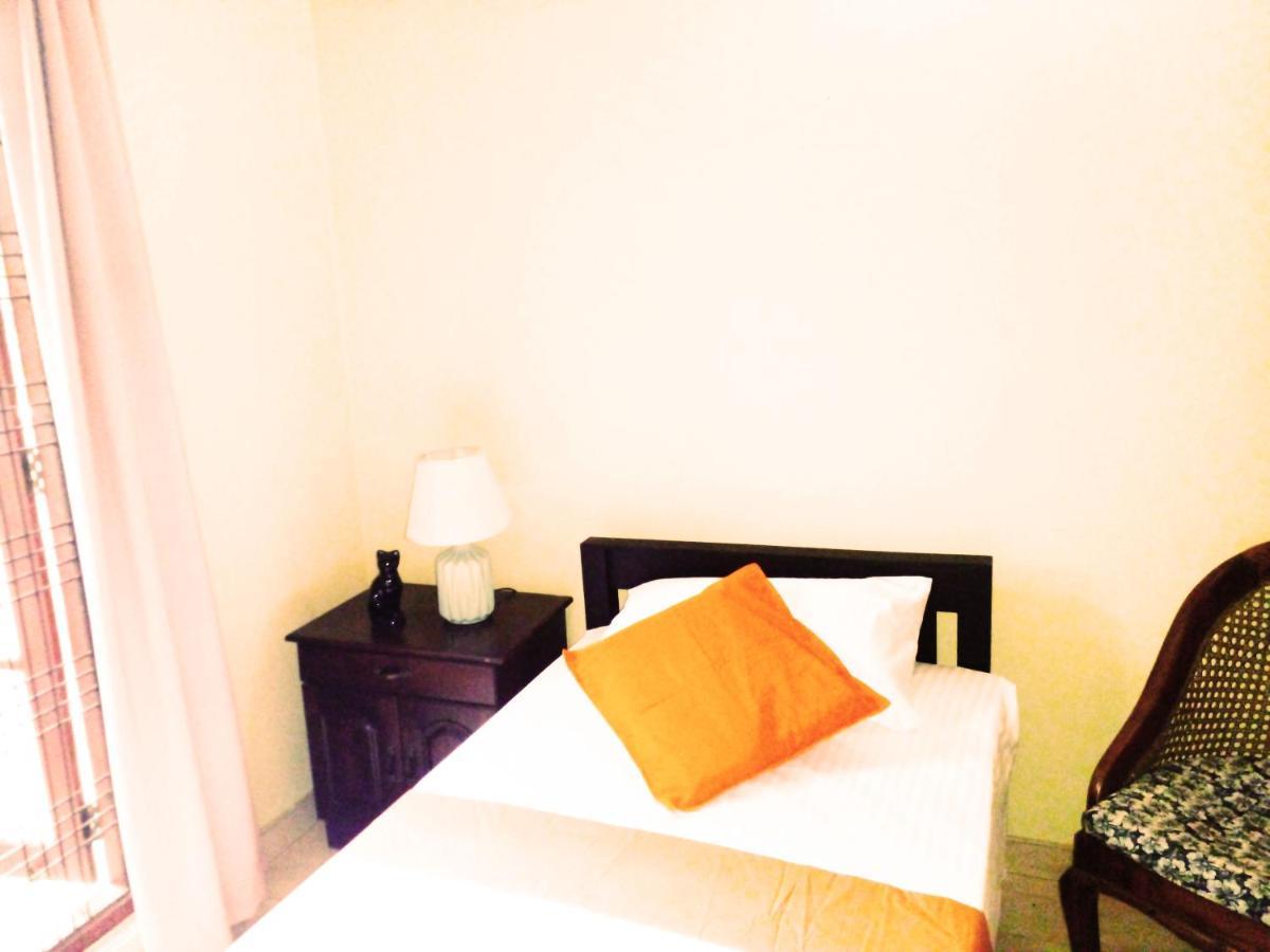 The Tourist Balcony Apartman Negombo Kültér fotó